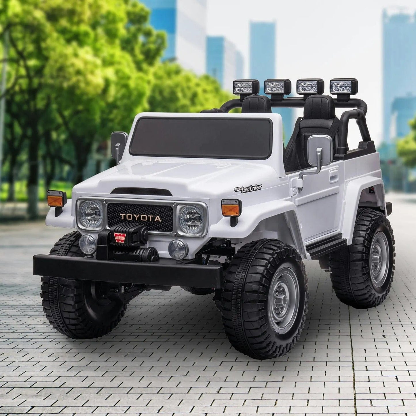 Ride on Toyota Land Cruiser FJ 40 - White